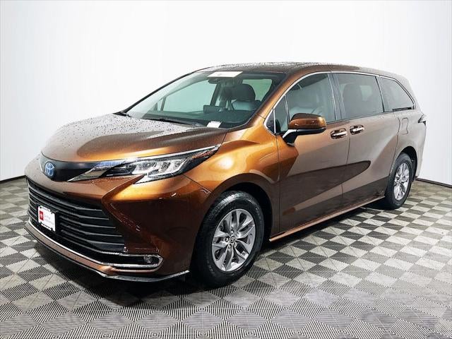 2022 Toyota Sienna XLE 8 Passenger