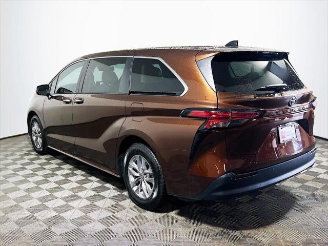 2022 Toyota Sienna XLE 8 Passenger