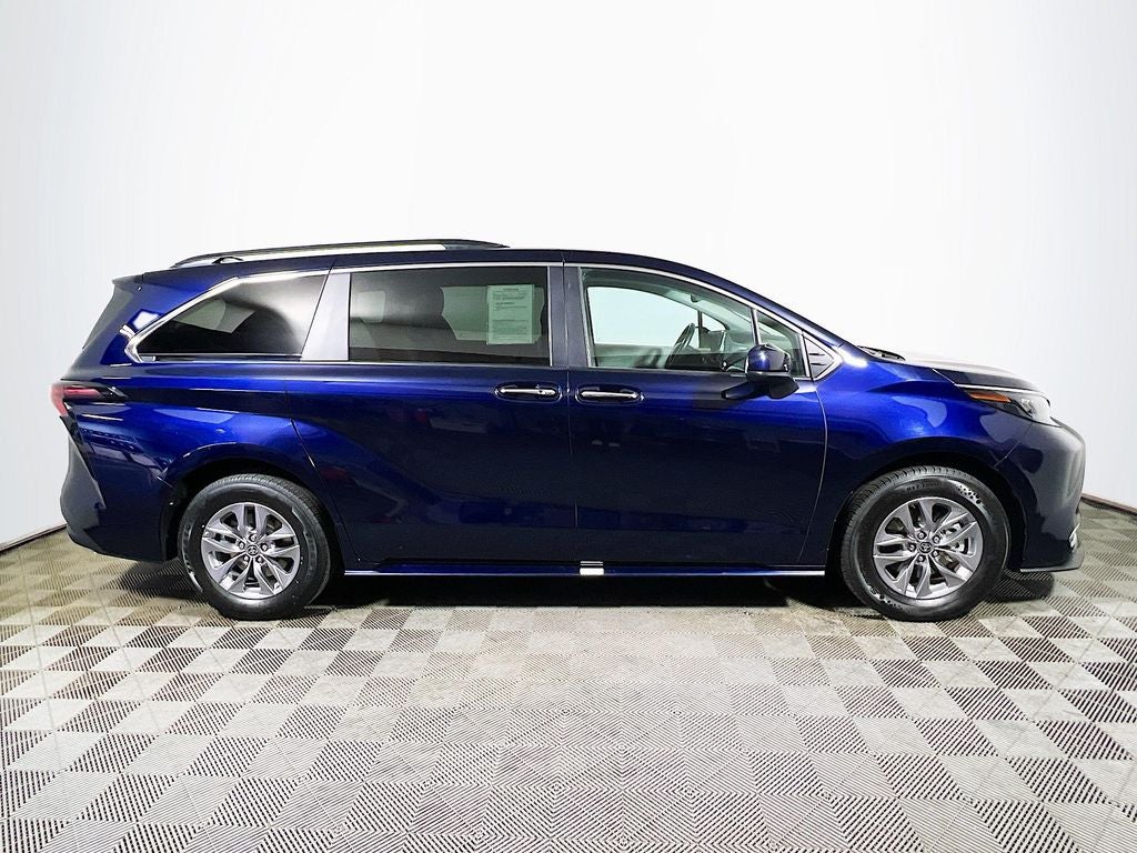 2024 Toyota Sienna XLE 8 Passenger