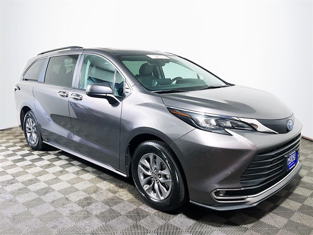 2024 Toyota Sienna XLE