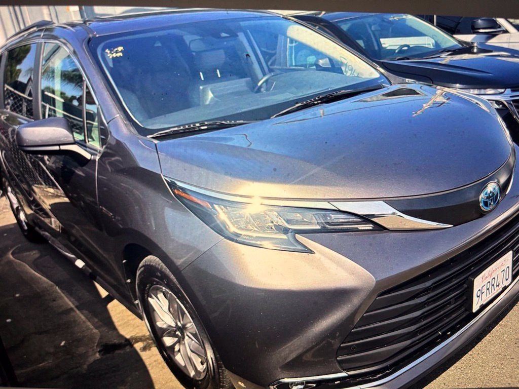 2023 Toyota Sienna XLE 8 Passenger
