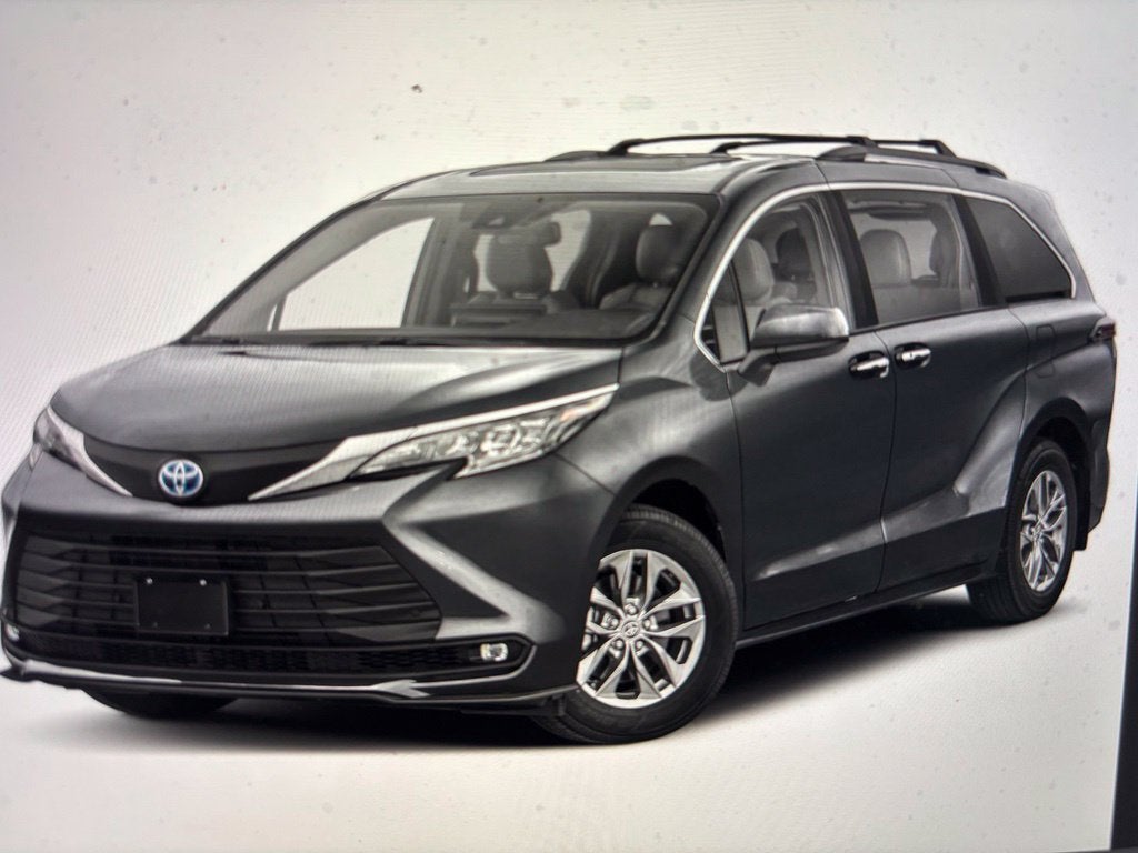 2025 Toyota Sienna XLE 8 Passenger