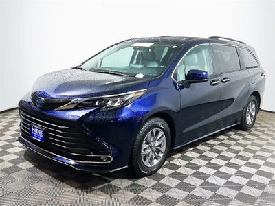2024 Toyota Sienna XLE