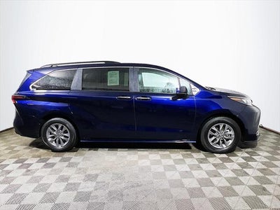 2024 Toyota Sienna XLE
