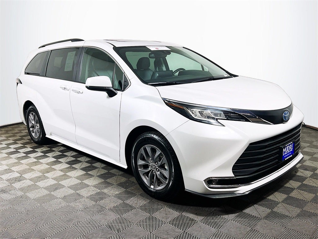 2023 Toyota Sienna XLE