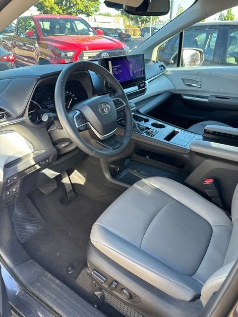 2025 Toyota Sienna XLE 8 Passenger