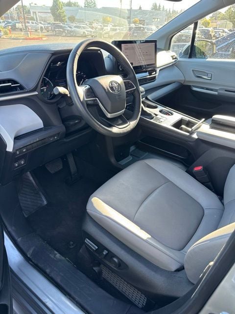 2025 Toyota Sienna XLE 8 Passenger