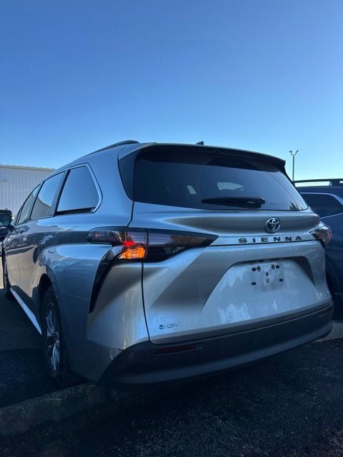2025 Toyota Sienna XLE 8 Passenger