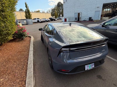 2025 Toyota Prius Plug-In Hybrid SE