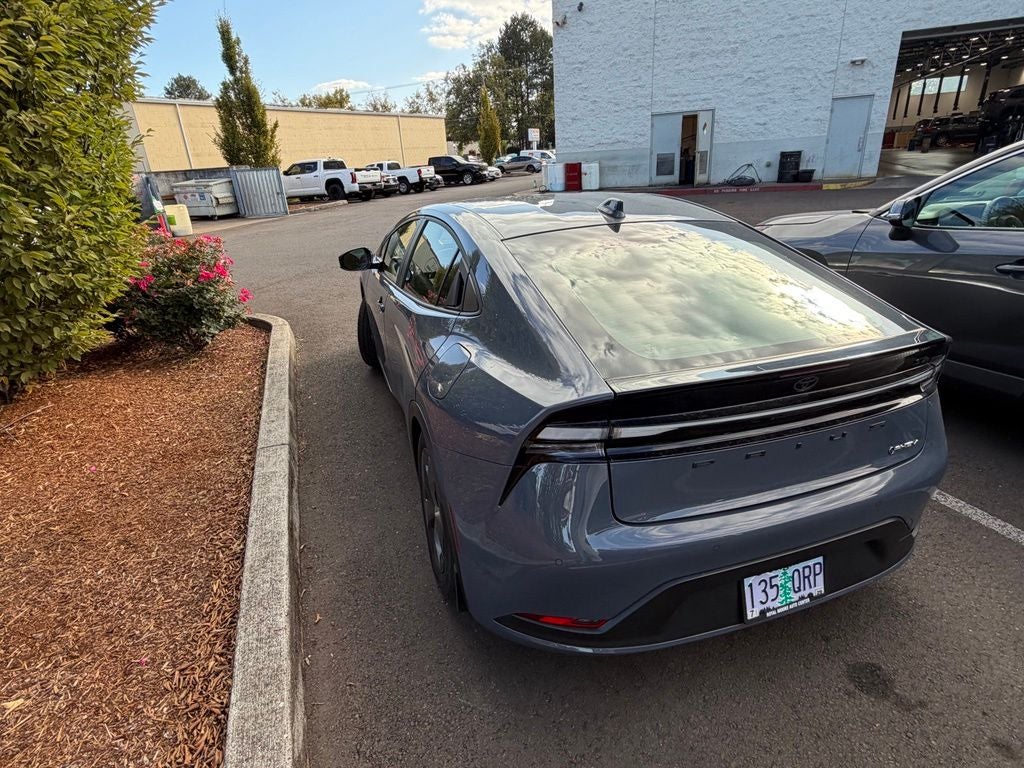 2025 Toyota Prius Plug-In Hybrid SE