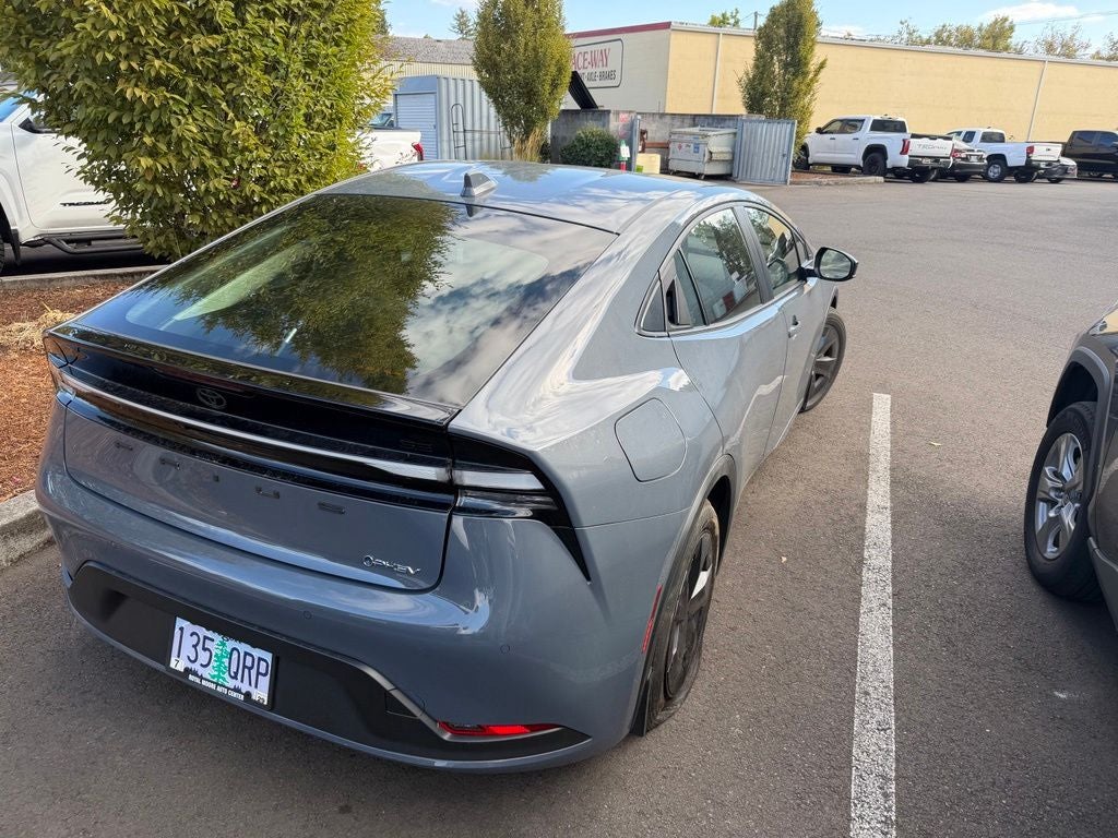 2025 Toyota Prius Plug-In Hybrid SE