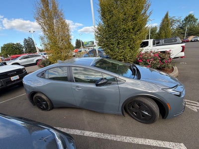 2025 Toyota Prius Plug-In Hybrid SE