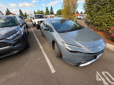2025 Toyota Prius Plug-In Hybrid SE
