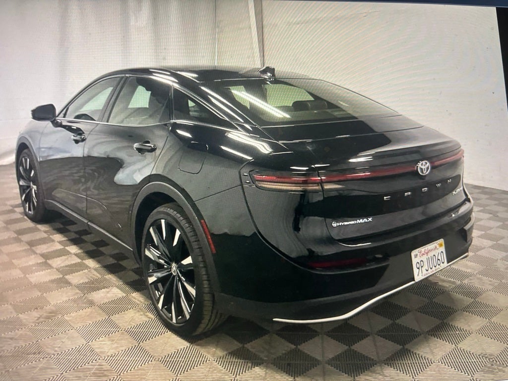 2025 Toyota Crown Platinum