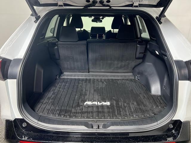 2023 Toyota RAV4 Hybrid SE