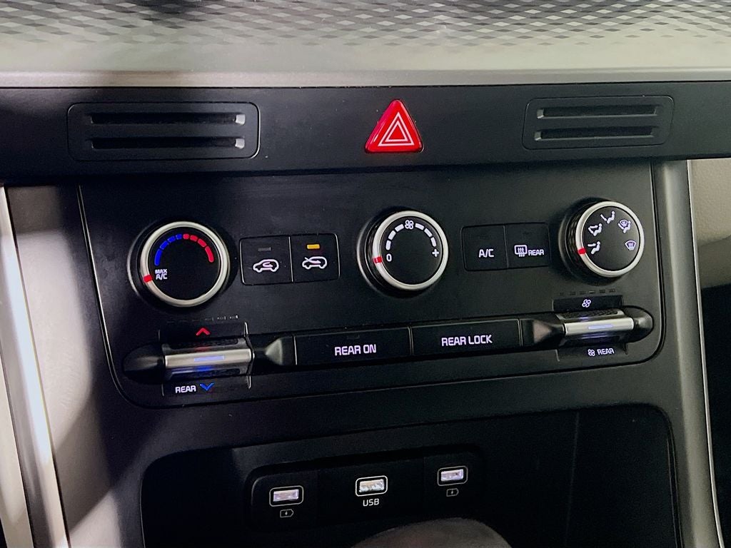 2024 Kia Carnival LX